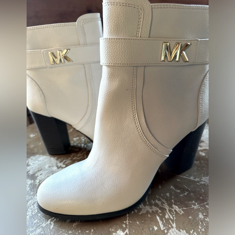 New Michael Kors white leather boots